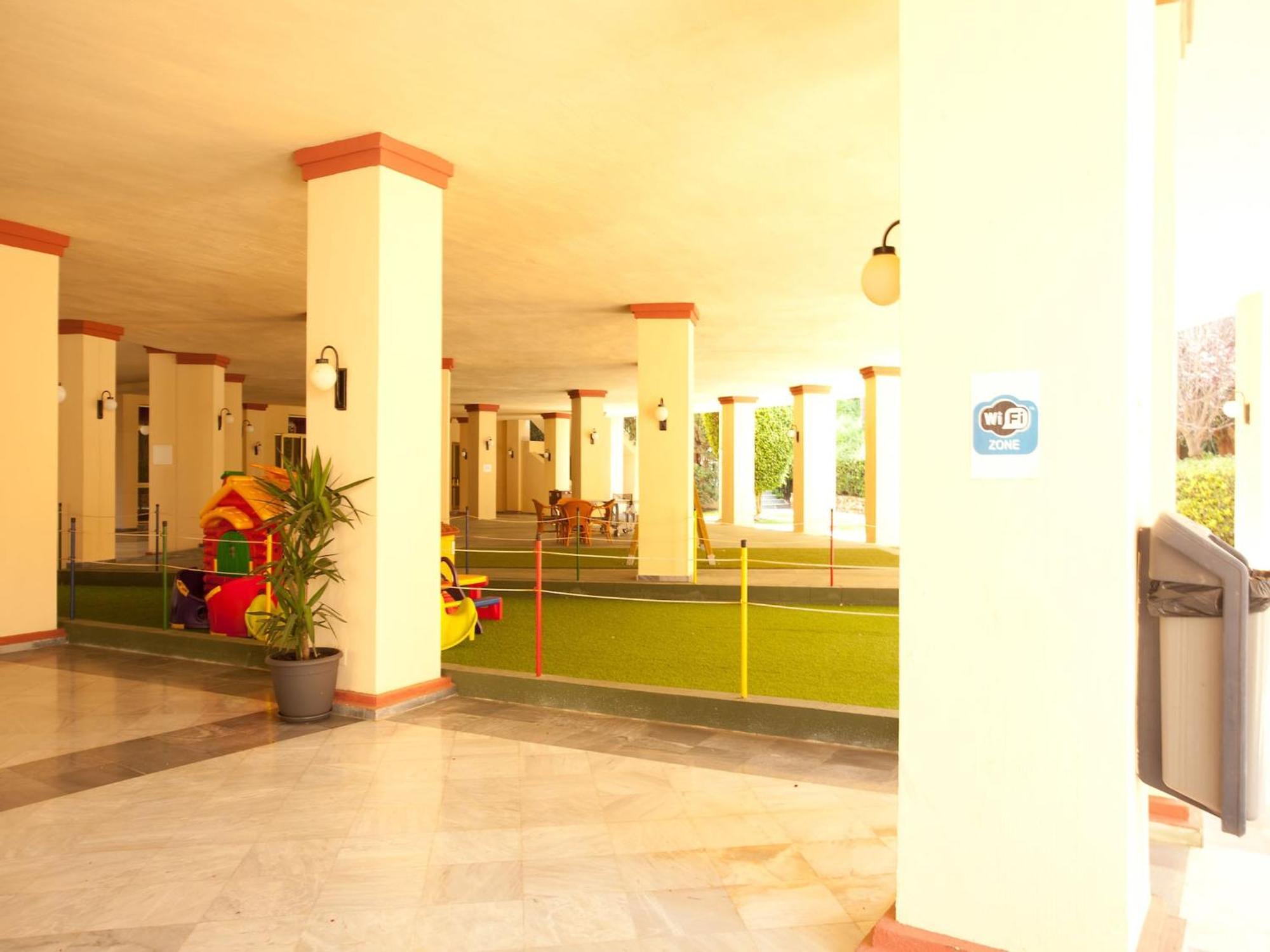 Apartment Lush With View Marbella